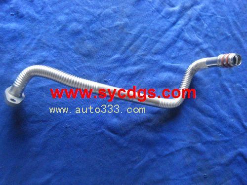 Supercharger return oil pipe